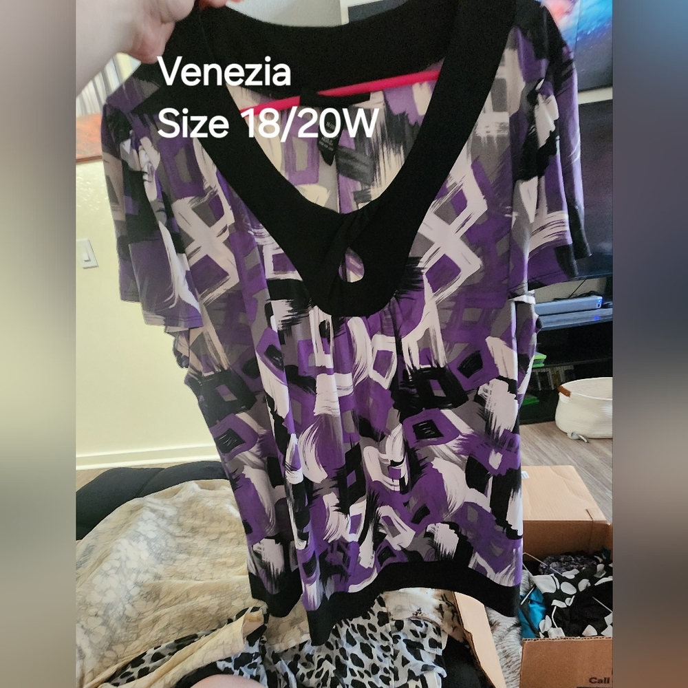 18/20W Purple Geometric Blouse